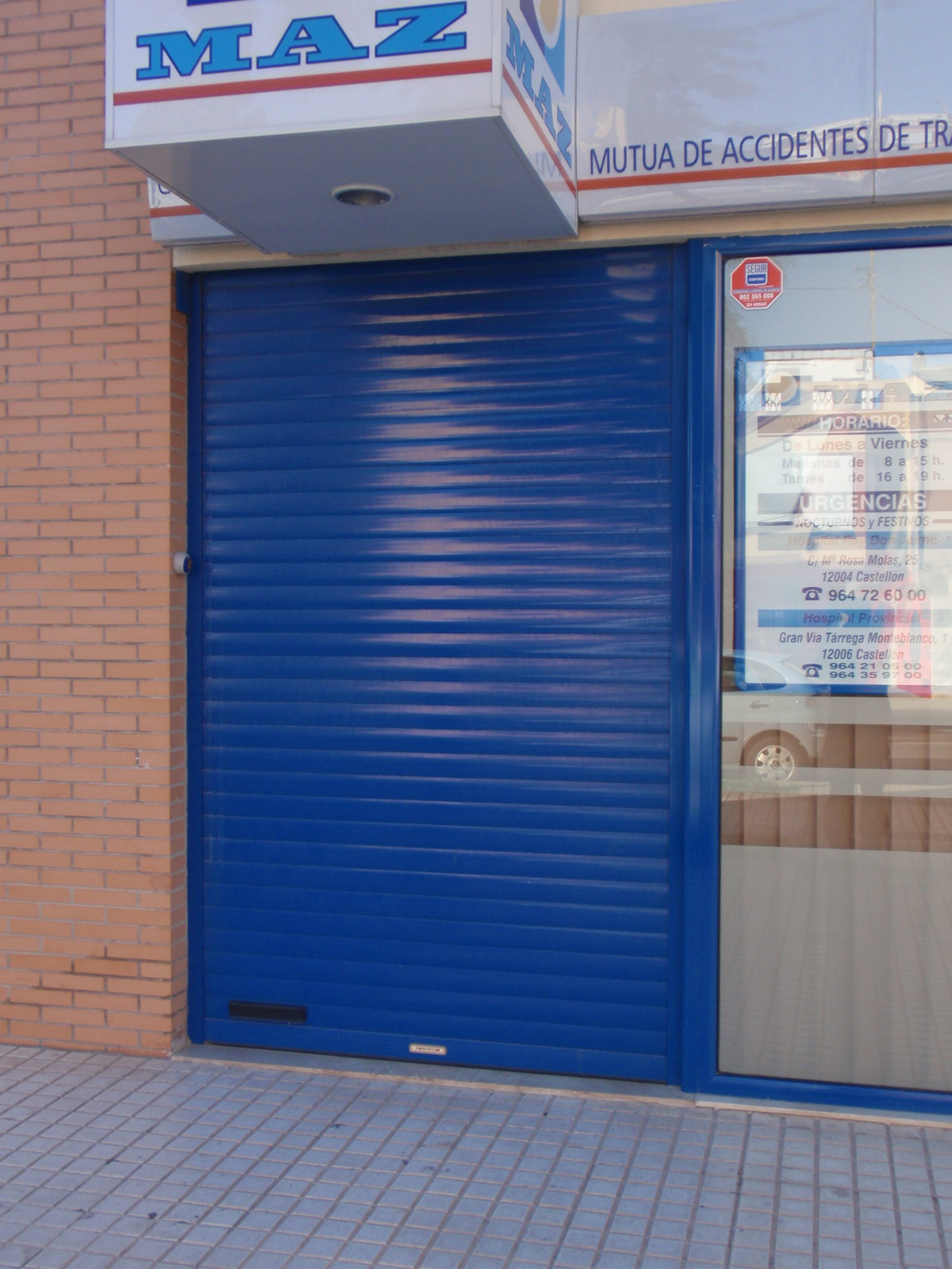 Puerta comercial 6