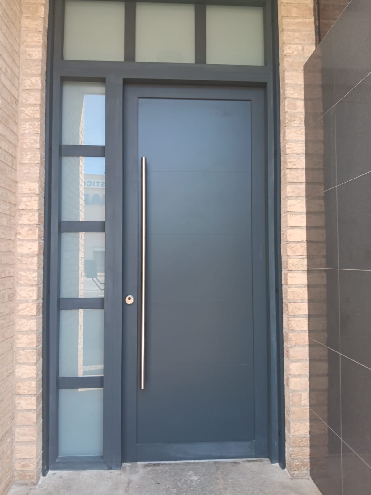 Puerta entrada 8